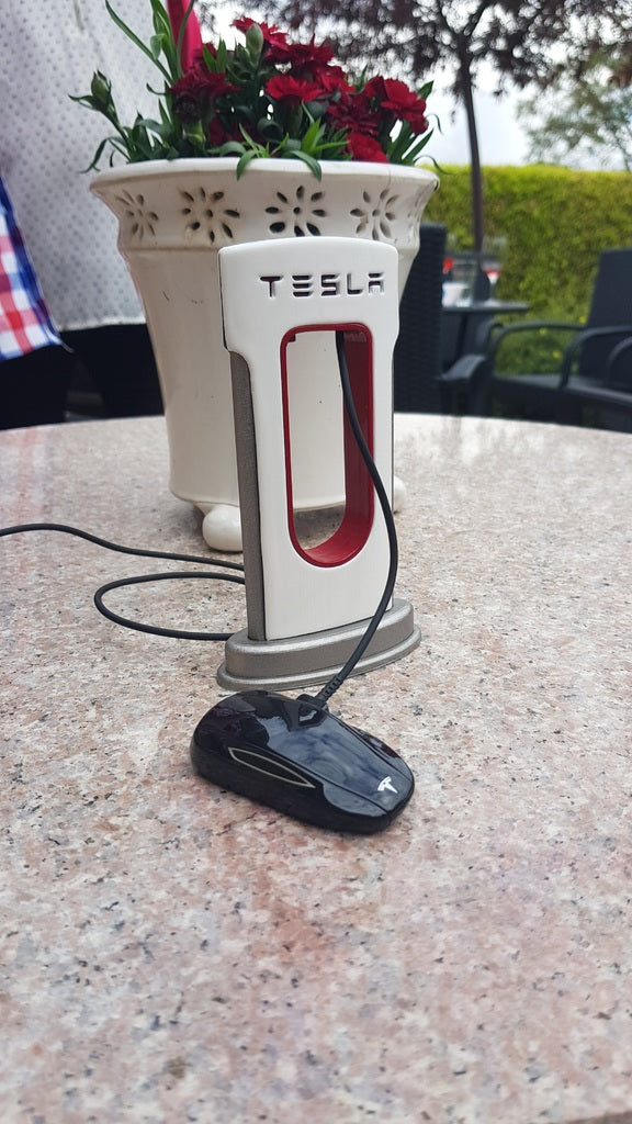 Tesla laddare för telefoner av typen USB-C
