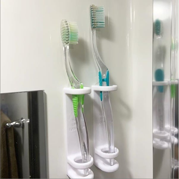 Enkel montering av tandborsthållare
