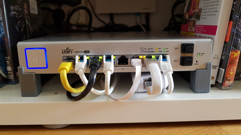 Ubiquiti UniFi Switch 8 150w hållare med plats för Cloud Key