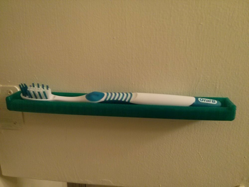 Platsbesparande tandborsthållare