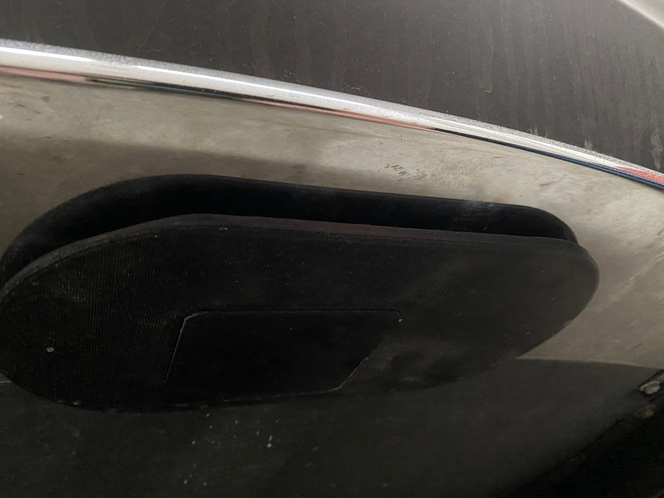 EcoHitch Stealth Hole Cover för Tesla Model S