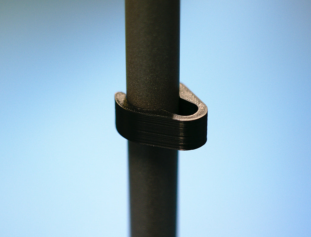 Anpassad kabelklämma för mikrofonstativ
