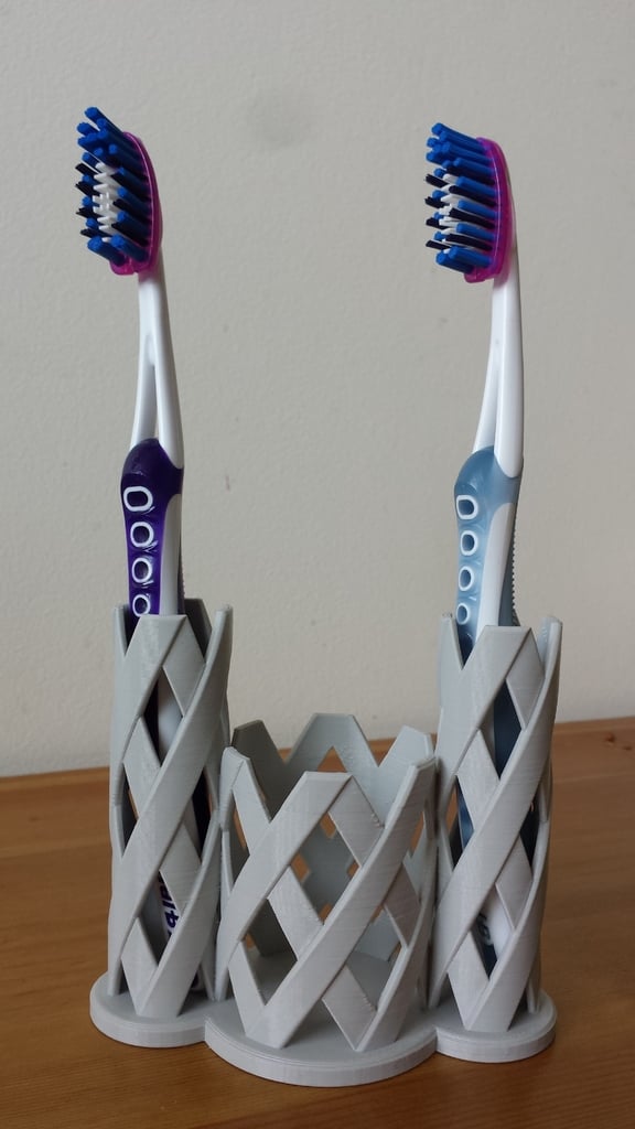 Tandborsthållare med plats för 1-4 borstar och integrerad låda för verktyg