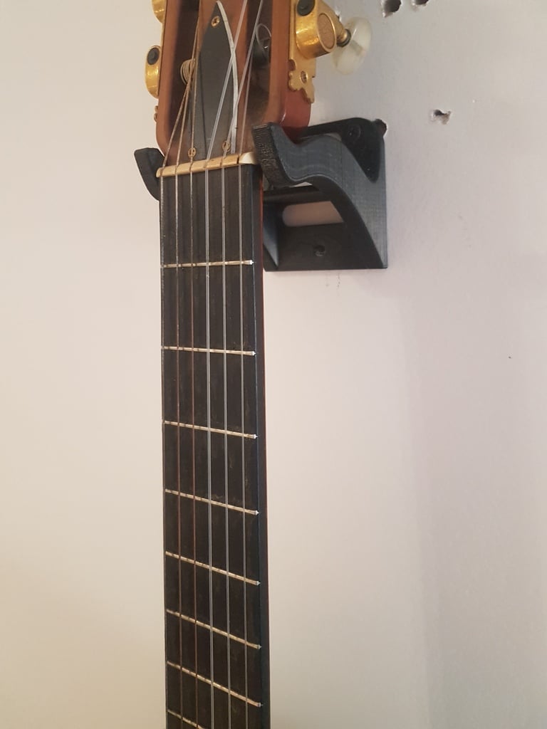 Bredare väggfäste för spansk gitarr