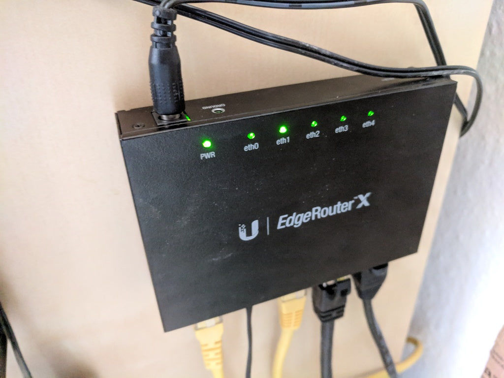 Ubiquiti Edgerouter X Väggfäste