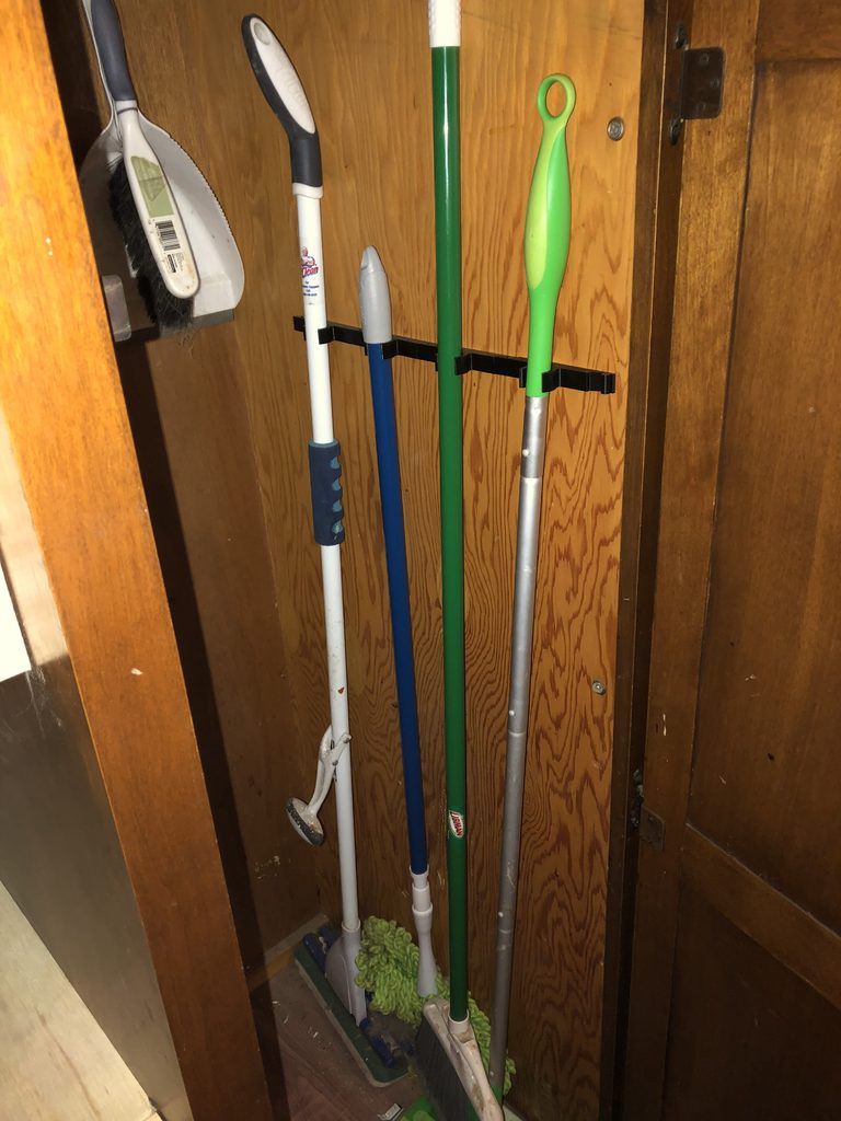 Kedjebart Broom Management Clip