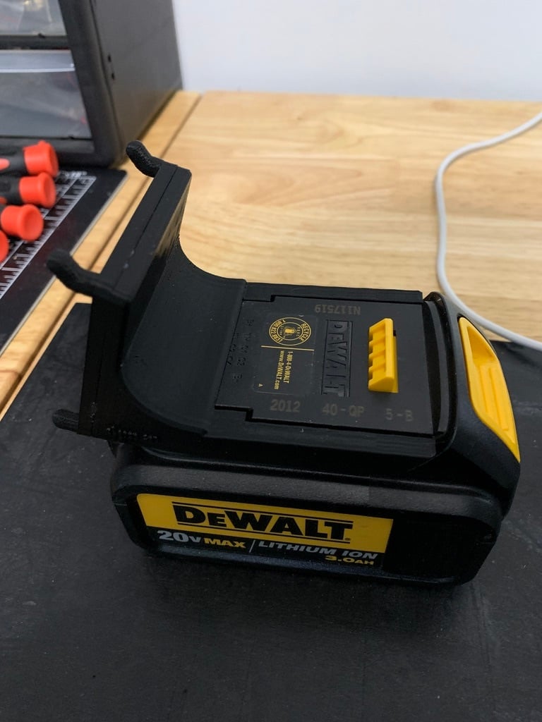 DeWalt 20V Max batterifäste för Pegboard (utan stöd)
