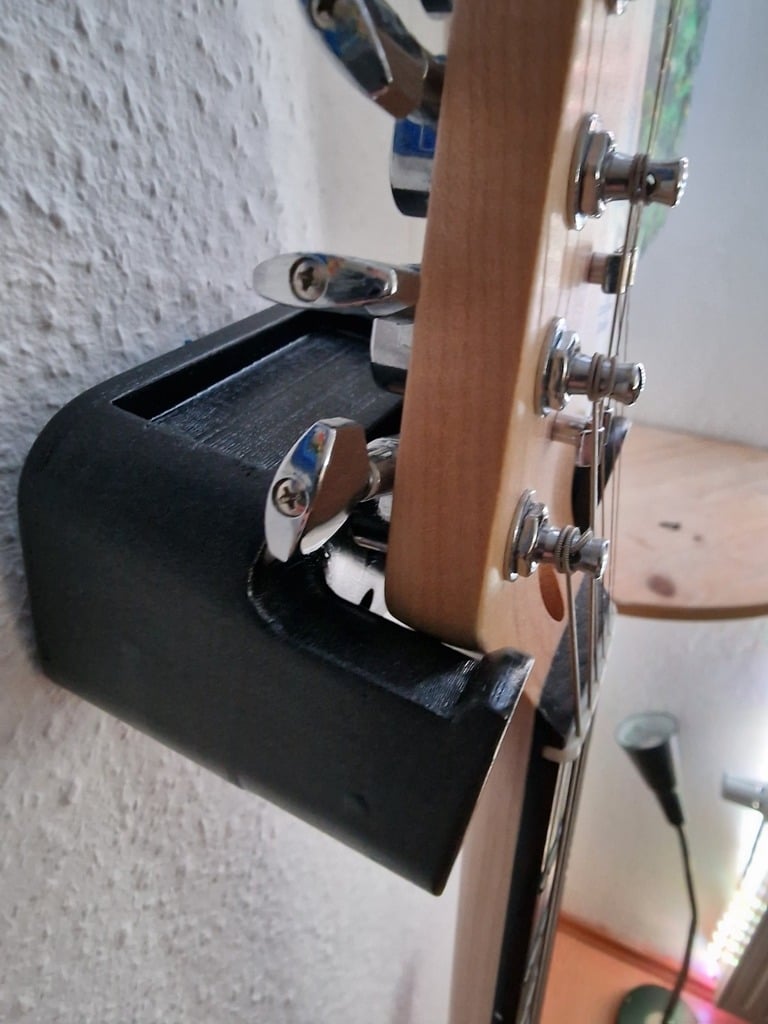 Gitarrhängare med plats för plektrum