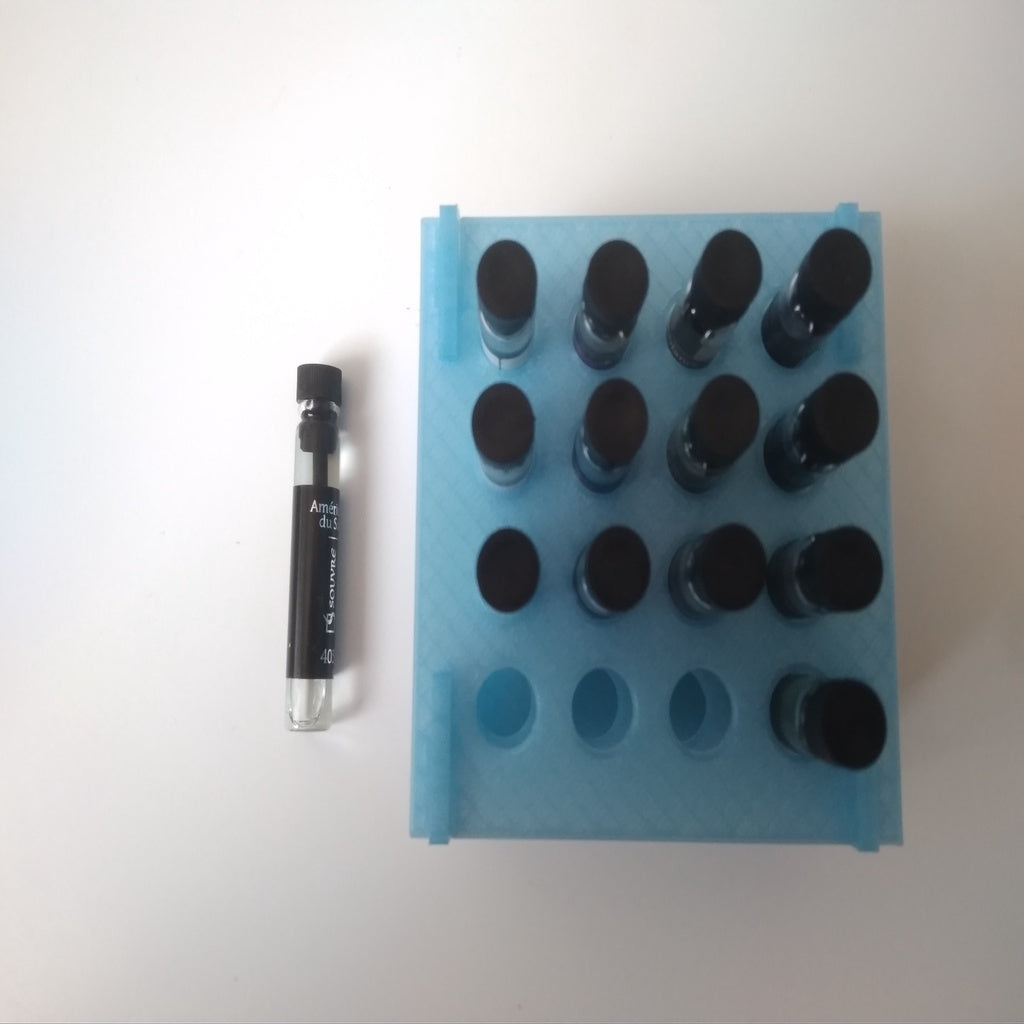 Provhållare för parfymflaskor med 9 mm hål