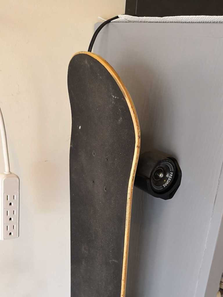 Väggfäste för skateboard/longboard
