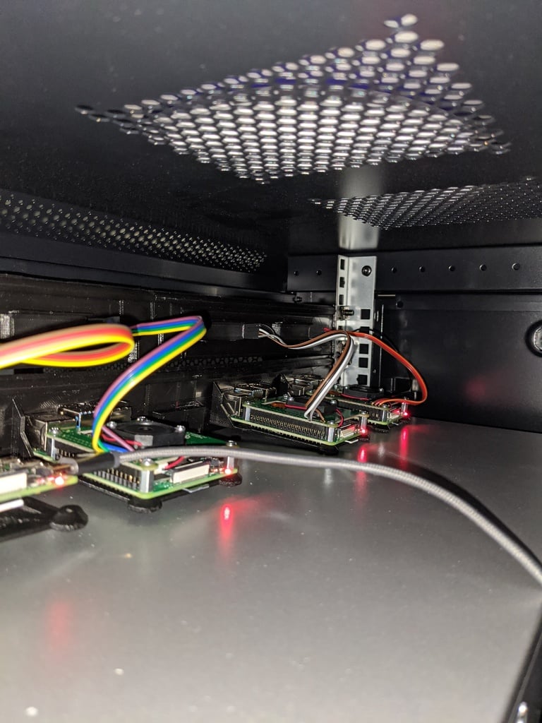 Quad Raspberry Pi Rack Mount med skärmar
