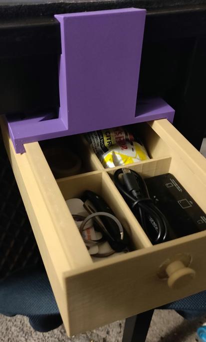Lådhållare under skrivbordet till IKEAs TARENDO