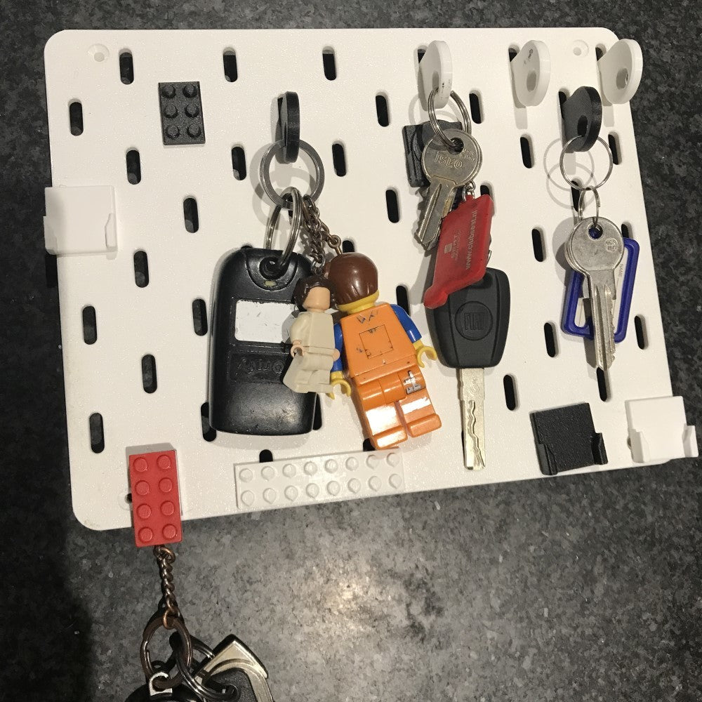 Ikea Skadis nyckelkrok och Lego-kompatibel organisatör