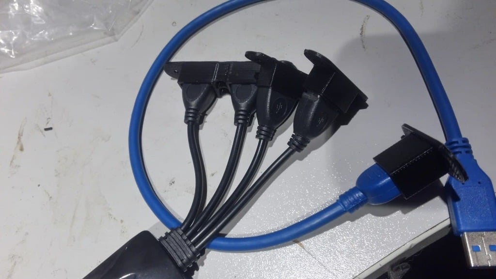 Fläns för USB-kabelhållare för 4-ports USB-hubb &amp; USB3 förlängningskabel