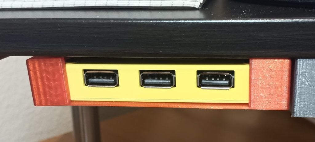 Montering under hyllan för USB-hubb